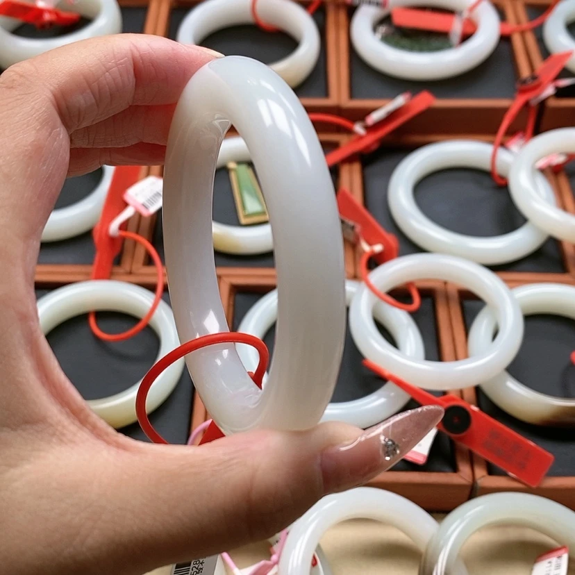 【闪购商品】未镶嵌手镯和田玉