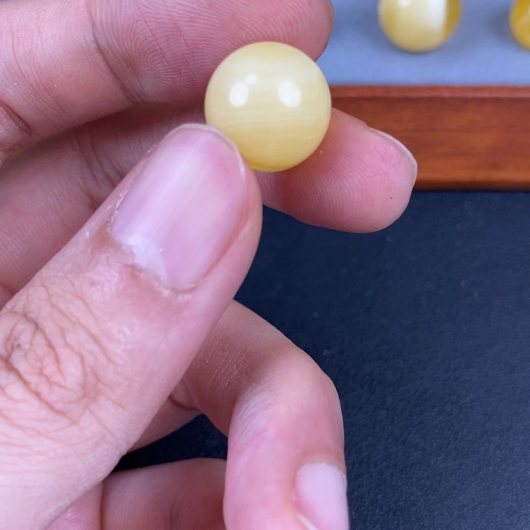 琥珀未镶嵌裸石拉丝24