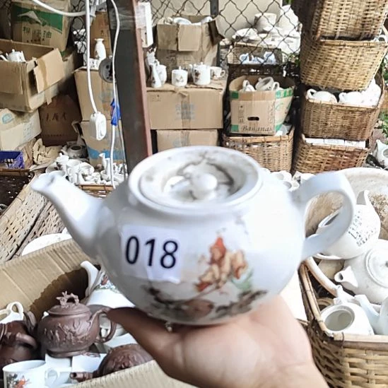 库存微瑕三打白骨精多孔茶壶一个