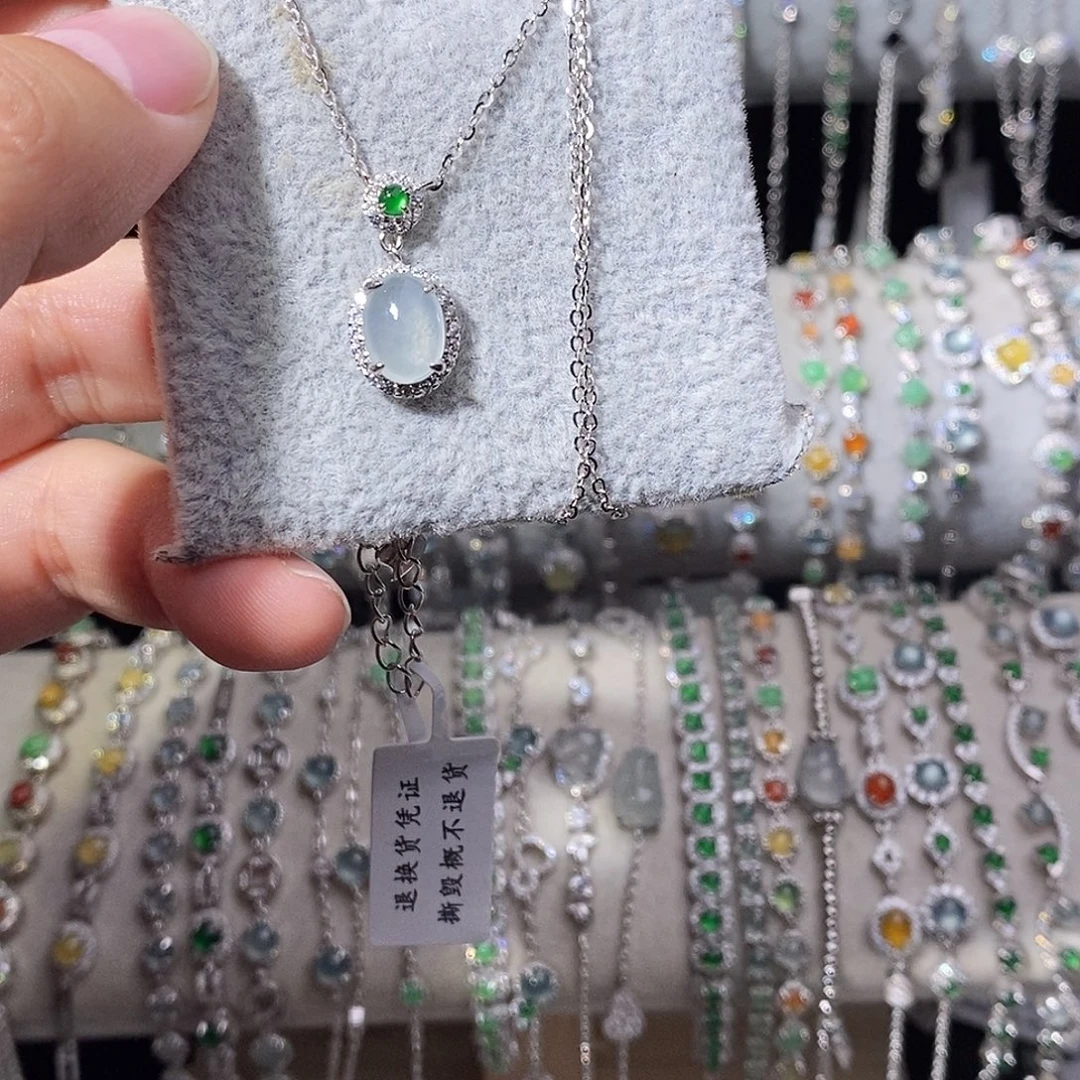 刘***袋翡翠银S925镶嵌颈饰