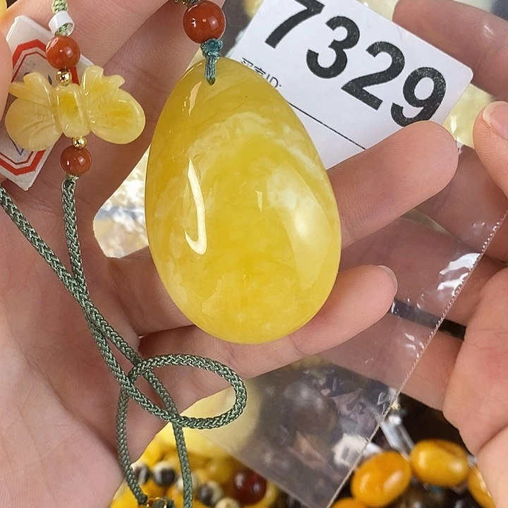 蜜蜡未镶嵌珠宝奇石