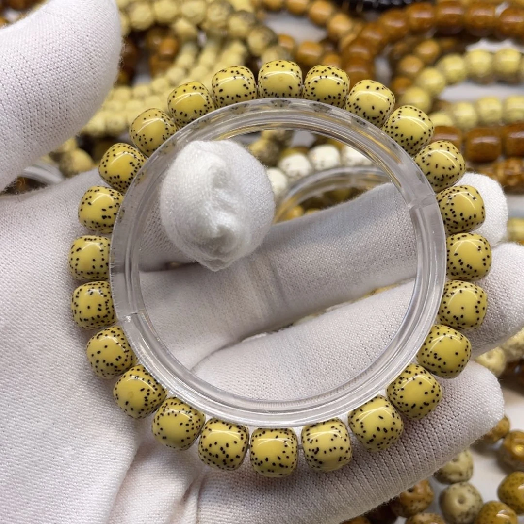 星月菩提吊坠鸡油黄9/8双留白小细星