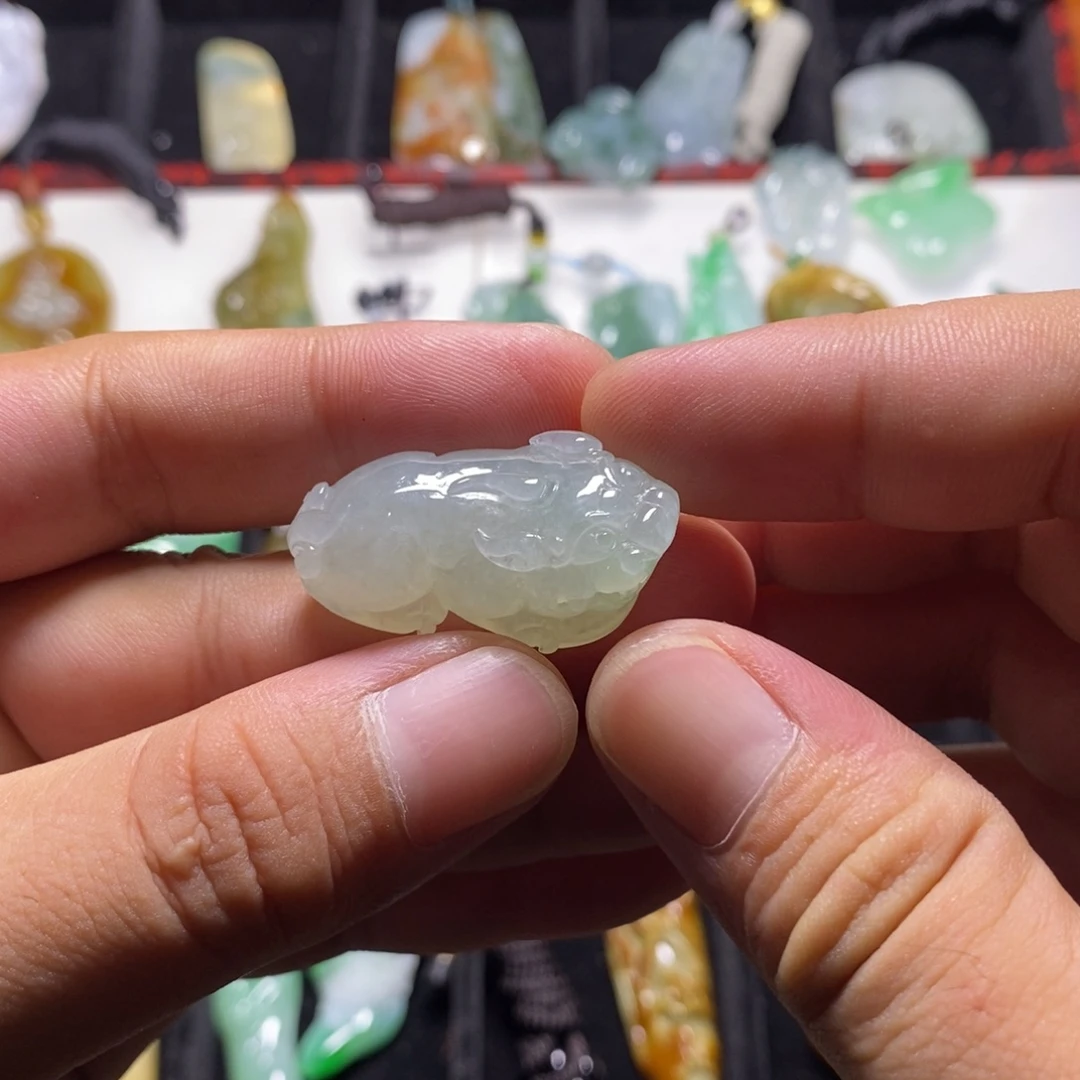 颈饰未镶嵌翡翠挂件