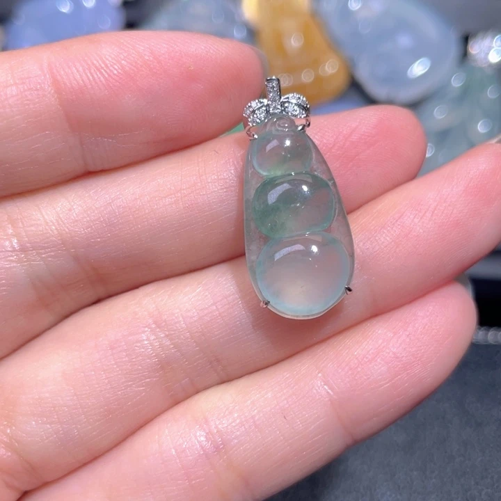 颈饰18K金镶嵌翡翠翡翠