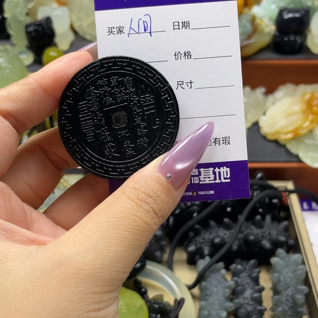 人***逢未镶嵌蛇纹石玉颈饰