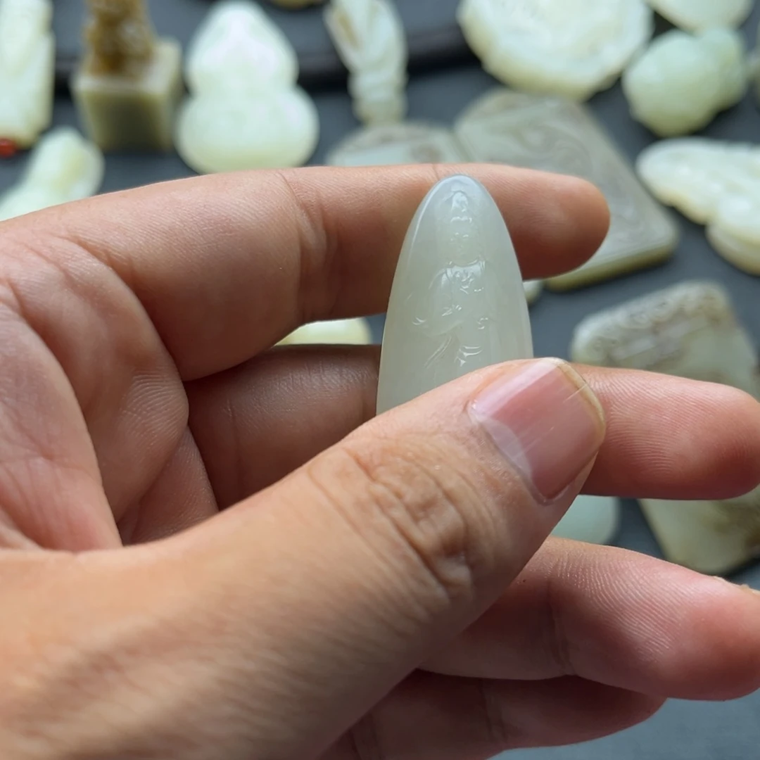 ꧔***꧔和田玉未镶嵌颈饰