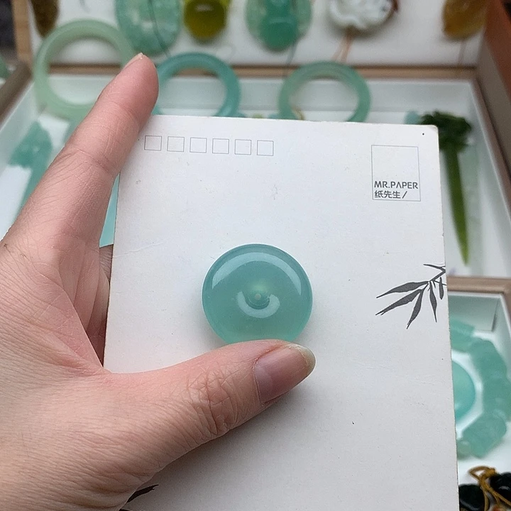 岫玉未镶嵌颈饰平安扣