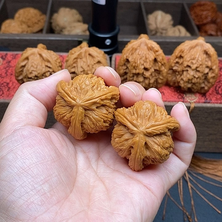 绿***绿文玩核桃把件白奔