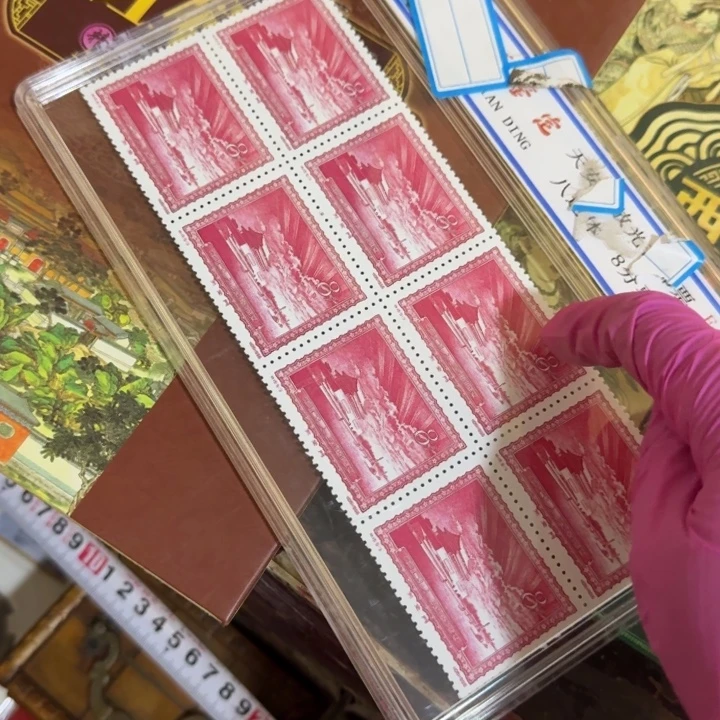 亚克力粉色8连摆件炸漏了