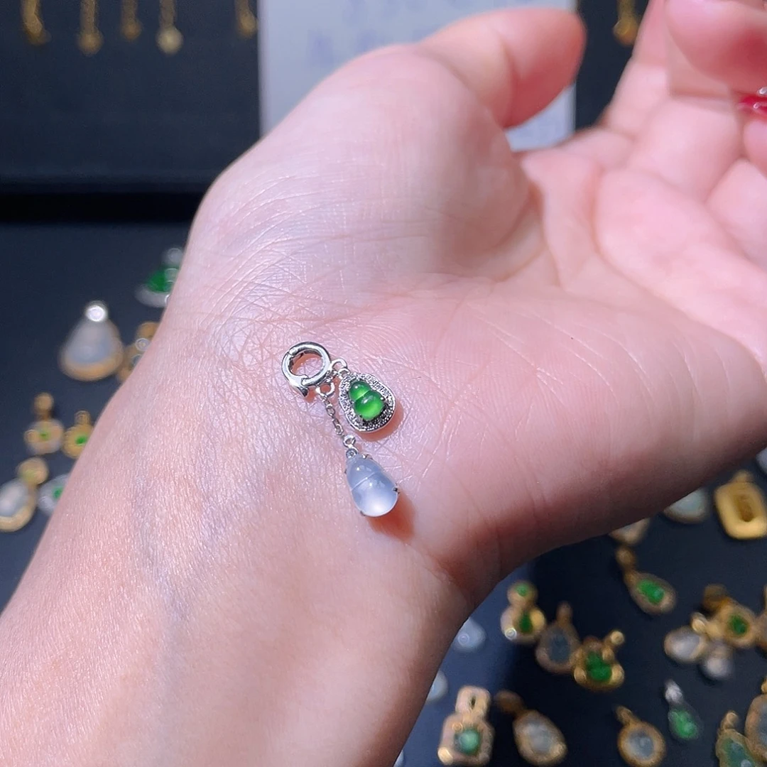 翡翠颈饰18K金镶嵌吊坠