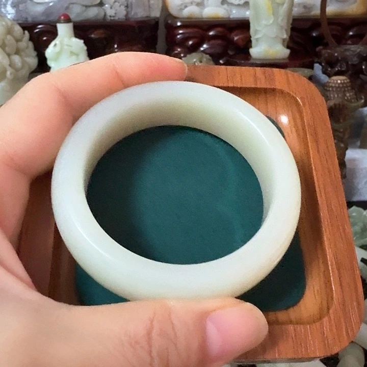 依***饰瓷片新号开播瓷盘一件