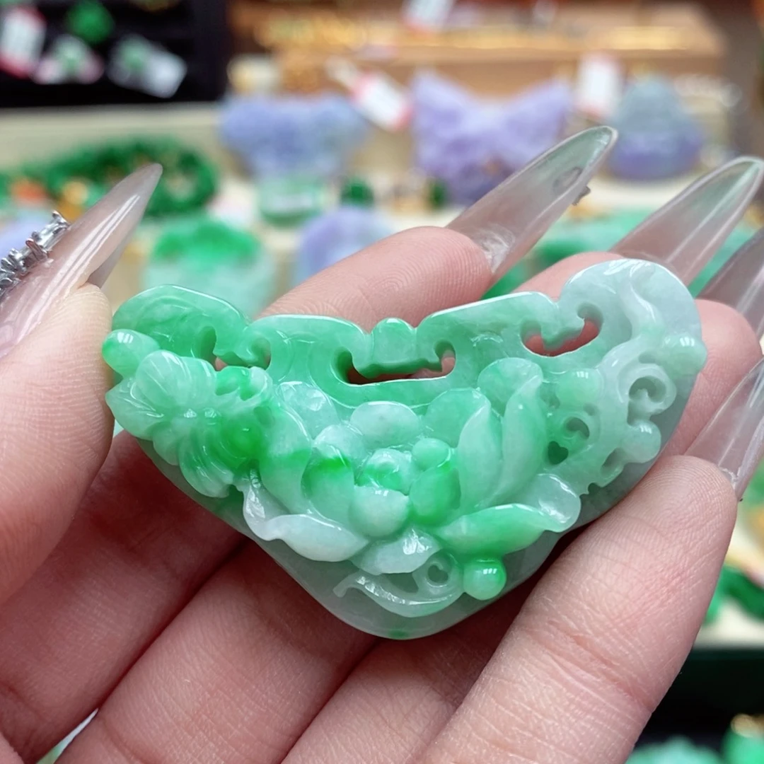 颈饰未镶嵌翡翠翡翠吊坠（有瑕）