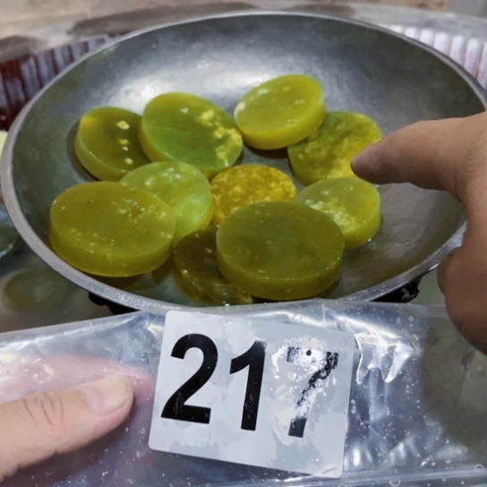 未镶嵌蛇纹石玉珠宝奇石