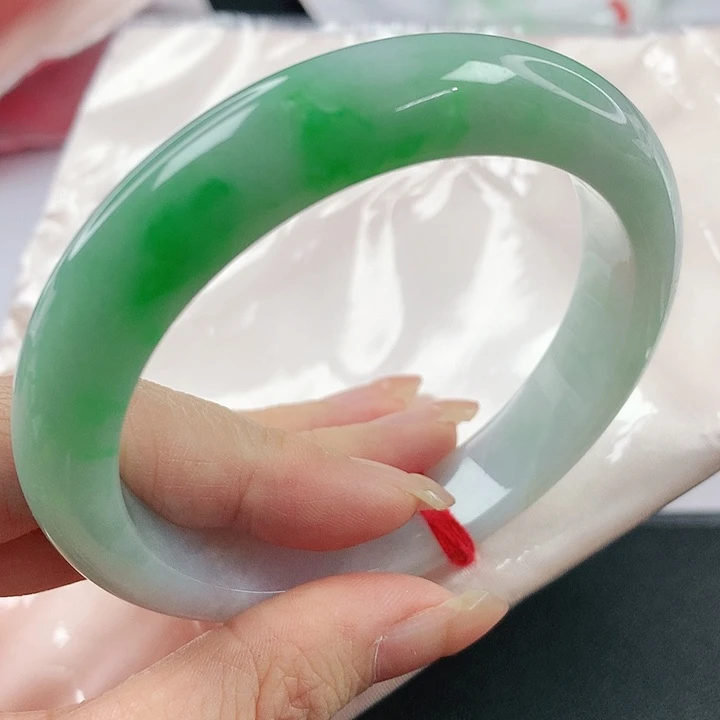 未镶嵌手镯翡翠，050