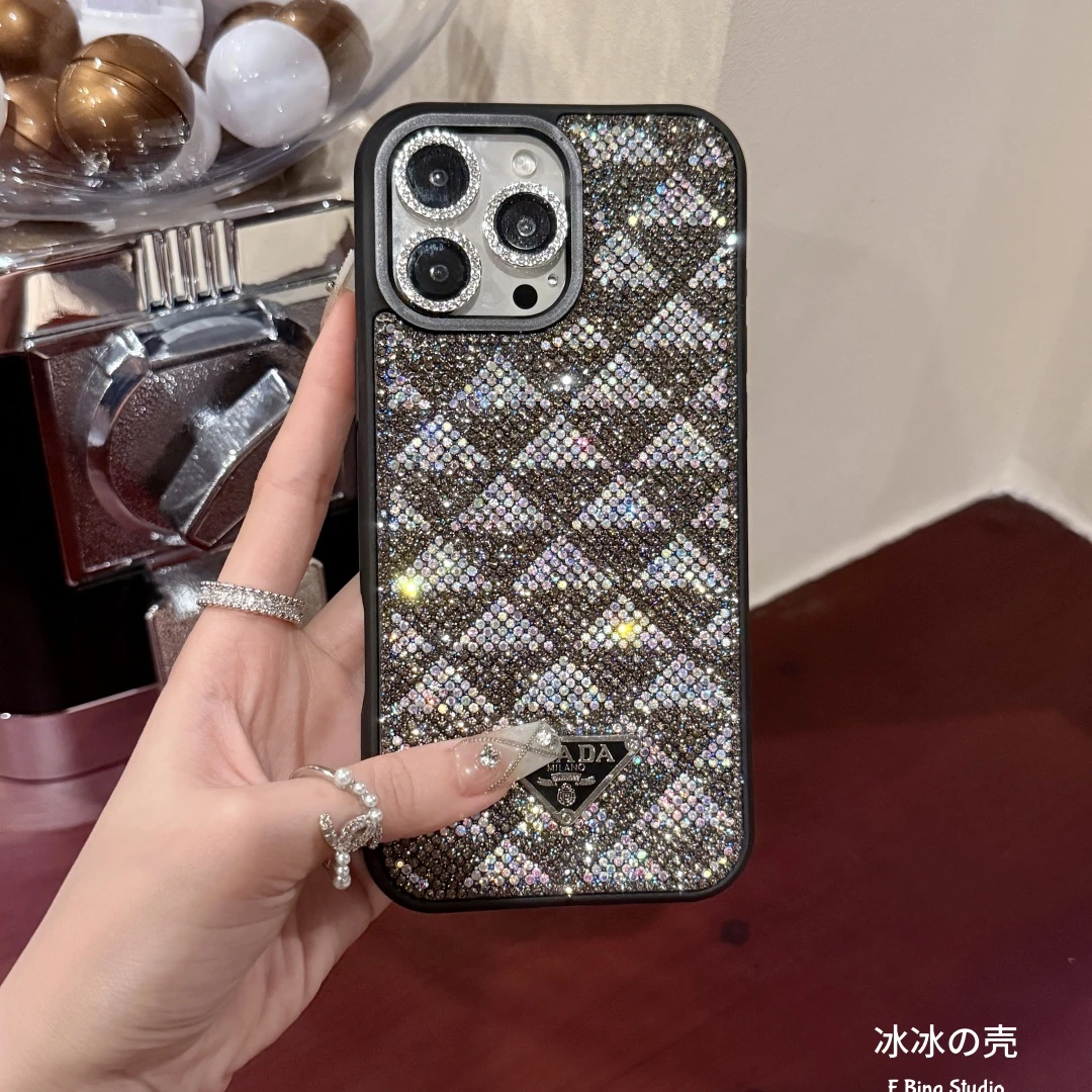 潮牌高定满钻彩钻三角标适用16promax手机壳iPhone15水钻14/13/12