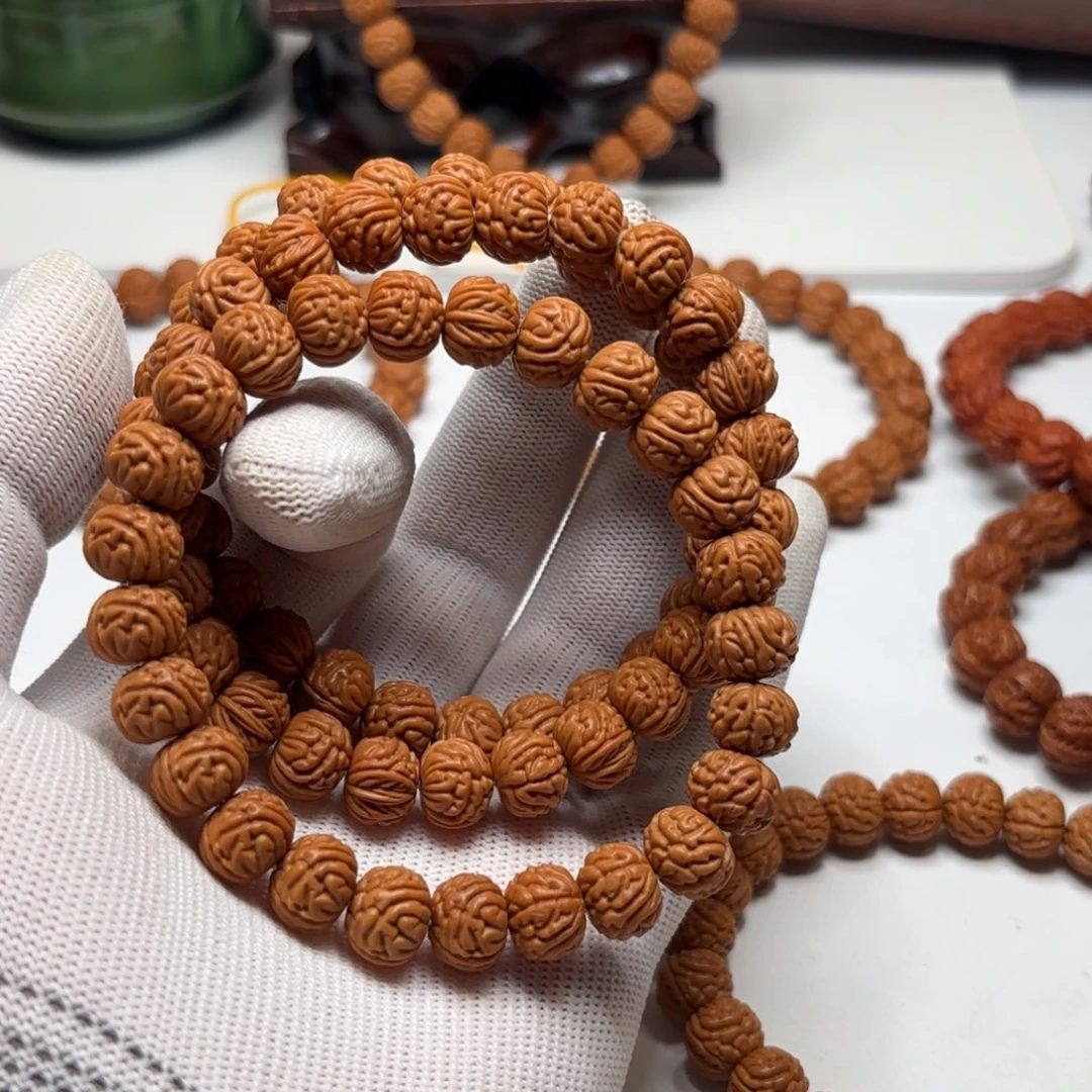 猴头核桃手串雕刻