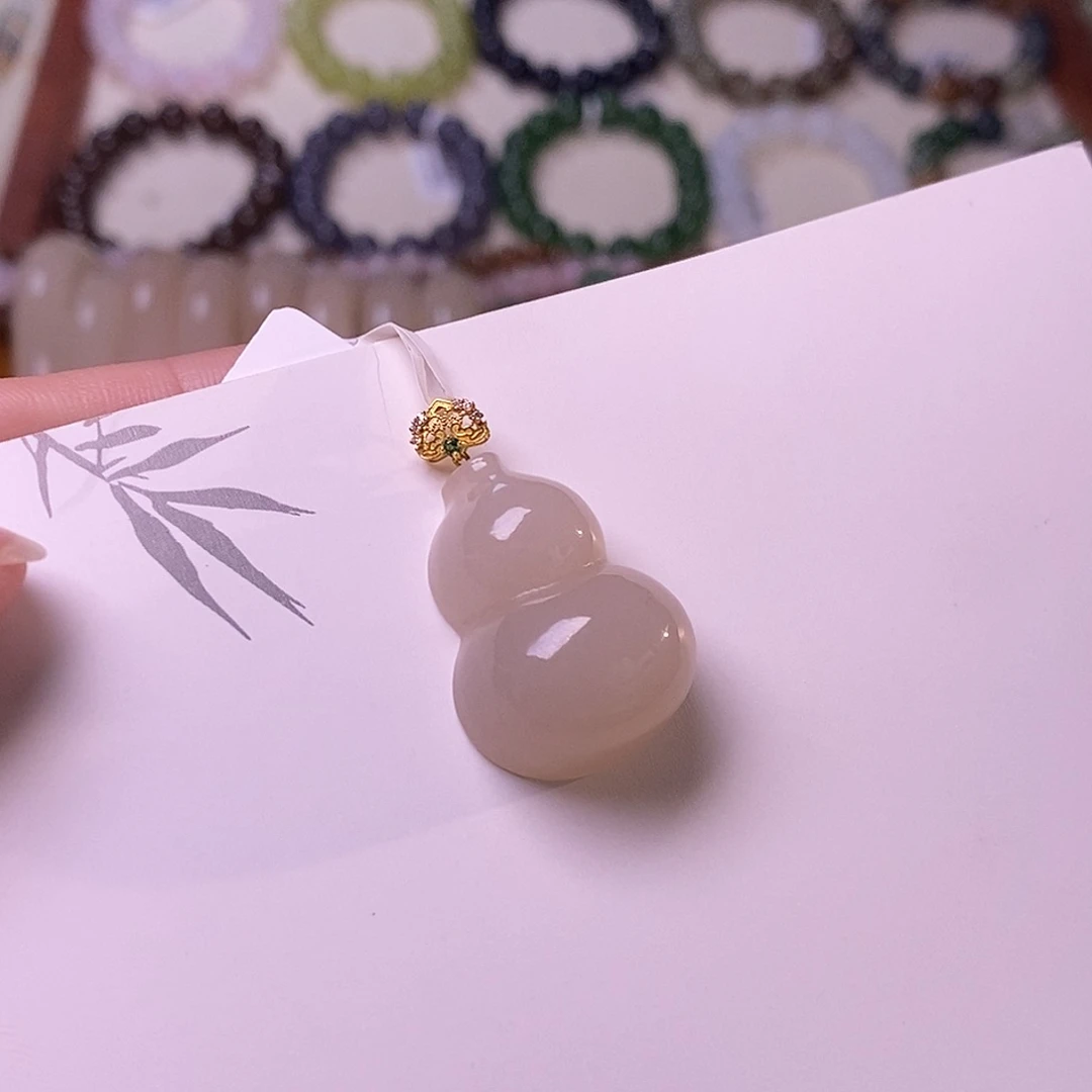 颈饰未镶嵌和田玉L*n金镶浓藕粉葫芦吊坠