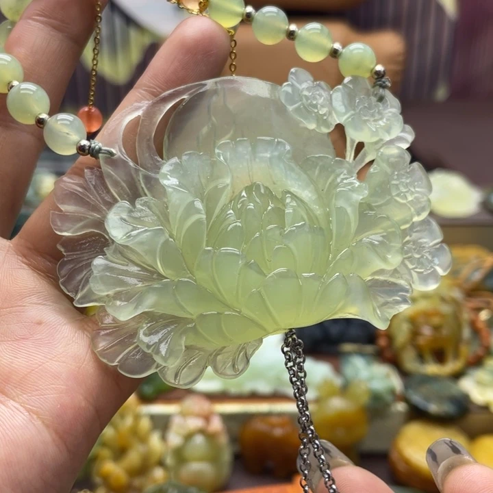 蛇纹石玉未镶嵌颈饰