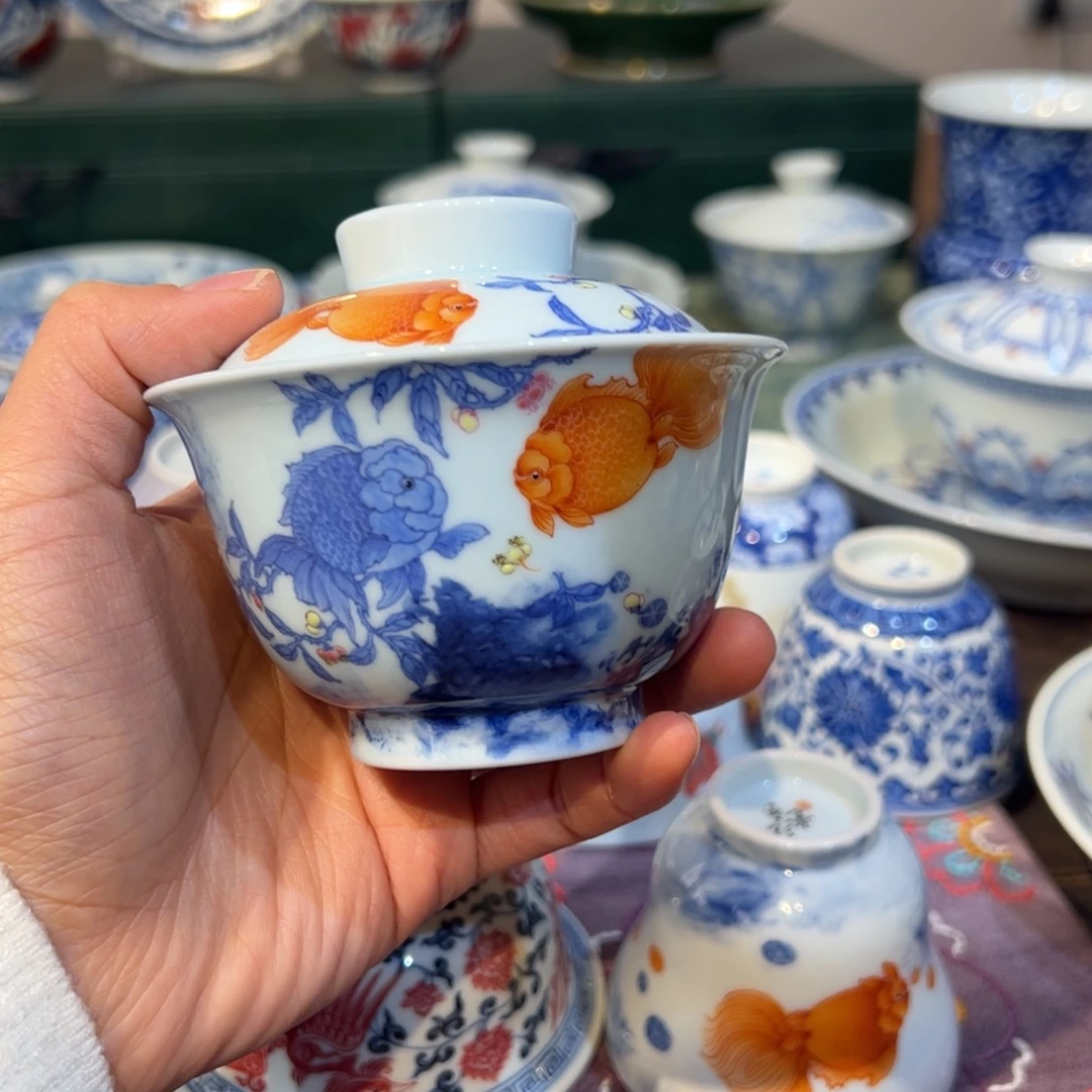 矾红鱼斗彩两才盖碗