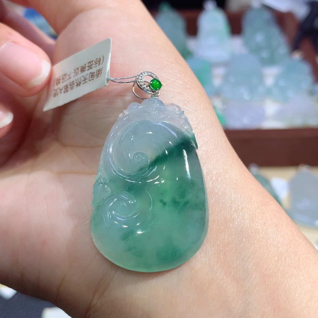 吊坠(不含链)18K金镶嵌翡翠如意