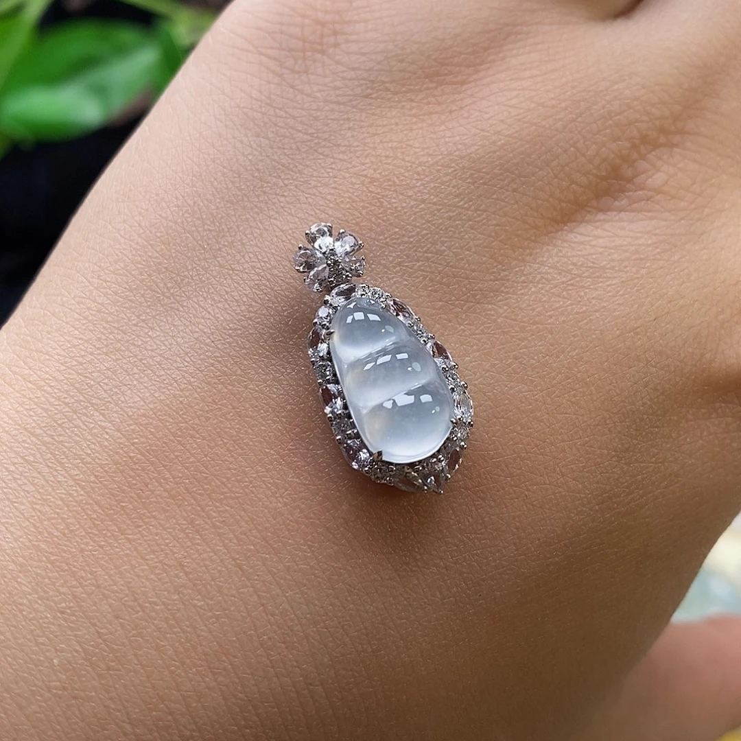 翡翠18K金镶嵌吊坠(赠链)