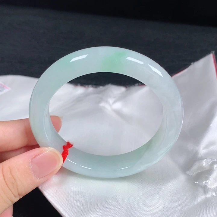 未镶嵌手镯翡翠。。