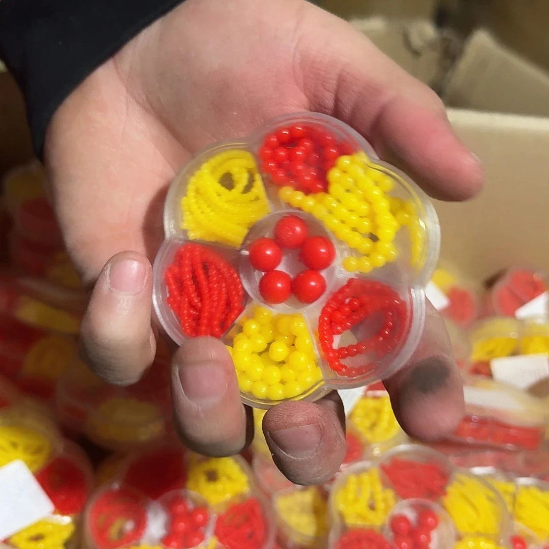 一盒钓鱼珠珠逗钓饵