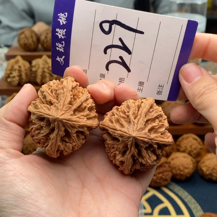 【闪购商品】文玩核桃吊坠46四棱