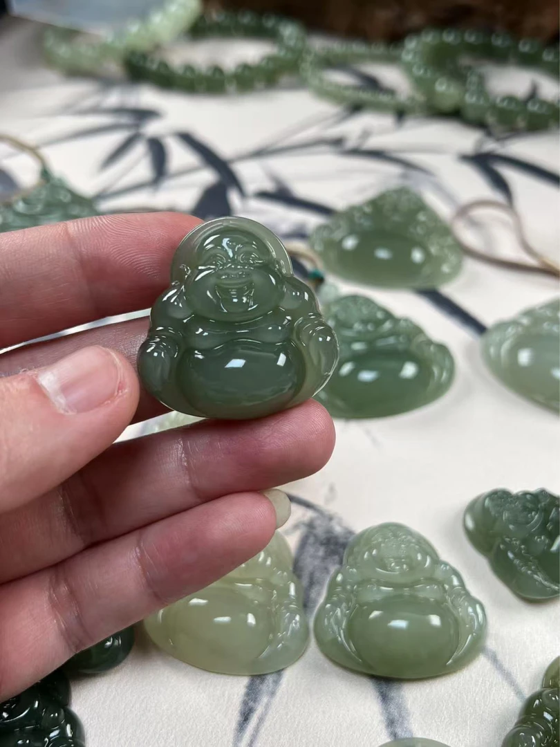 和田玉极细微瑕佛公