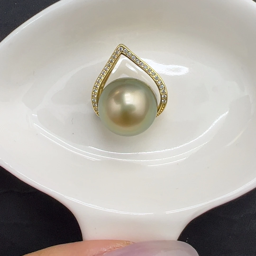 13mm大溪地牛油果色吊坠银S925镶嵌海水珍珠