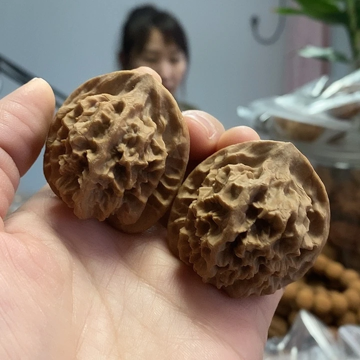 文玩核桃把件42龙鳞红皮