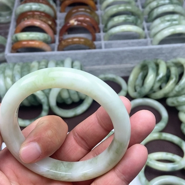 蛇纹石玉手镯未镶嵌海**川