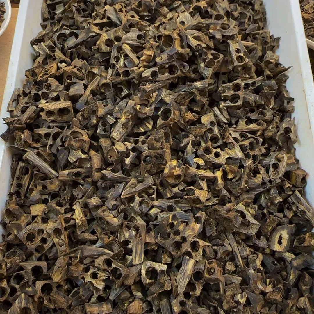 沉香沉香碎屑蓝宝石高油车珠料50g