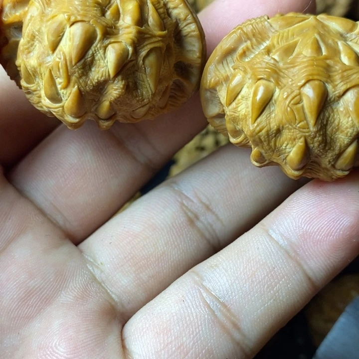 宋***文玩核桃把件吞噬