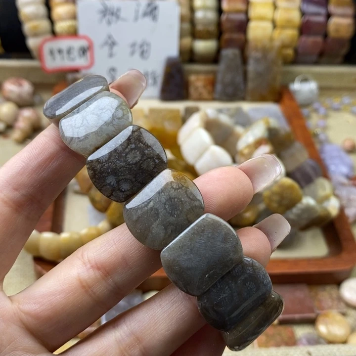 石英岩玉合金颈饰