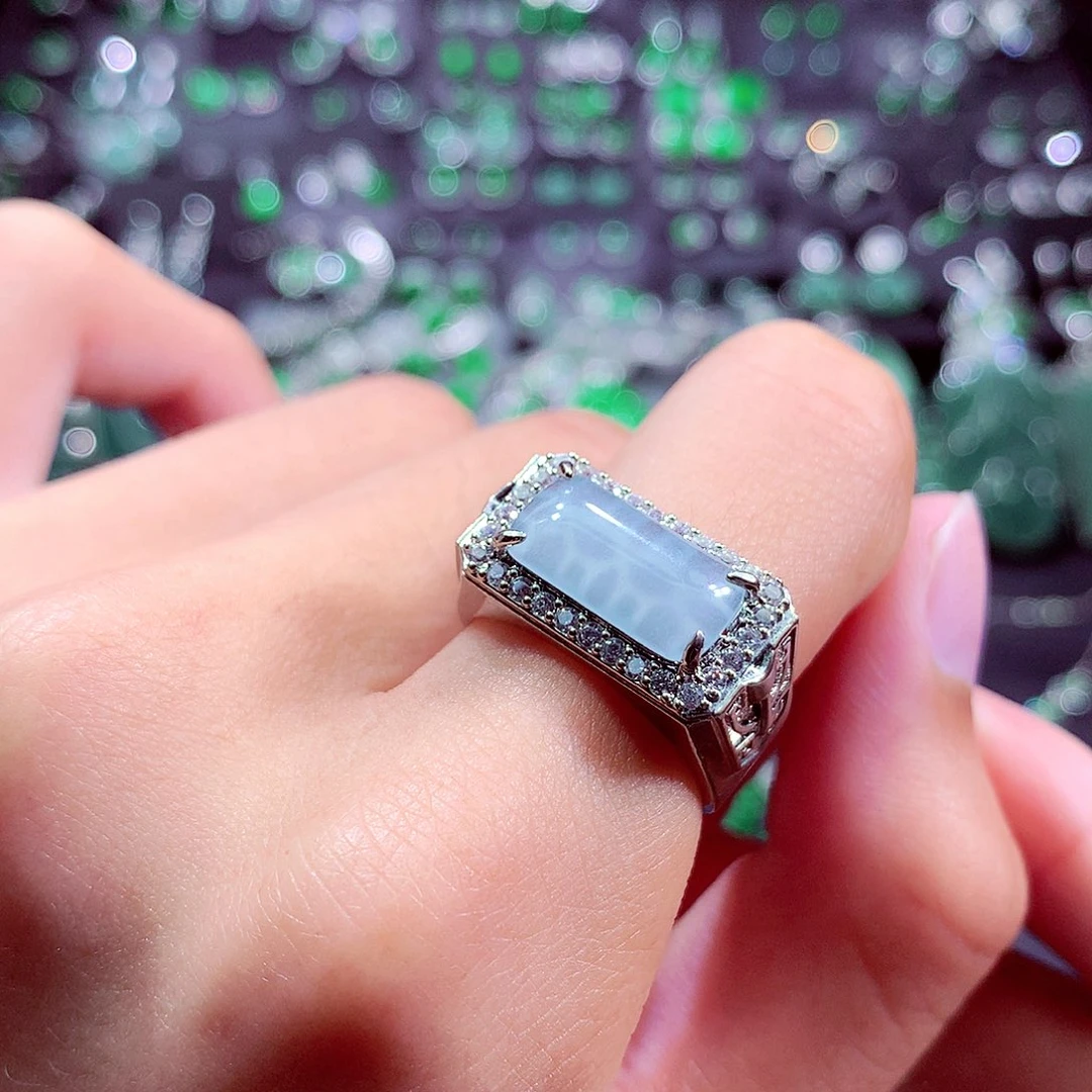 翡翠未镶嵌颈饰戒指