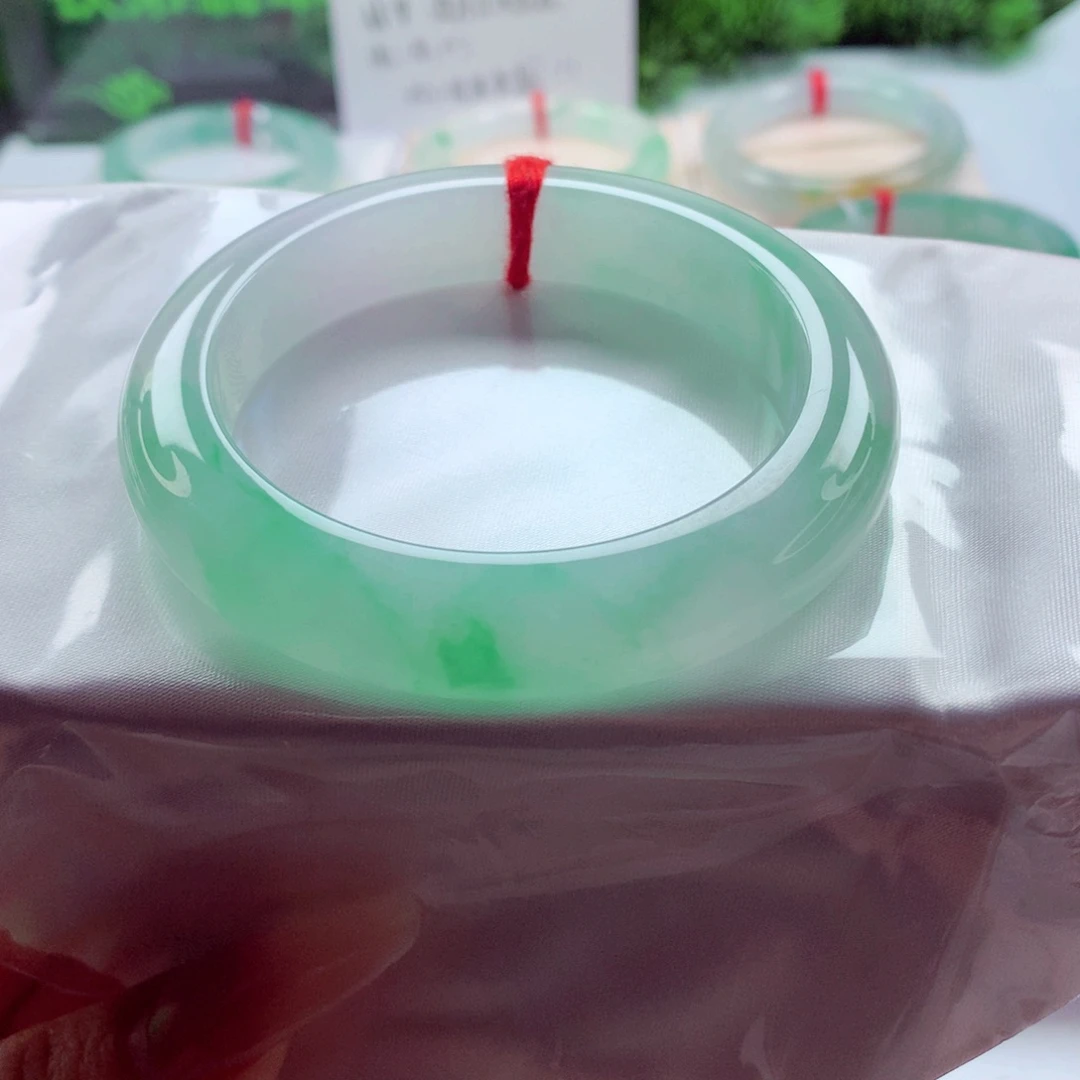 翡翠未镶嵌手镯55.3冰胶共存阳春白雪阳绿 敏