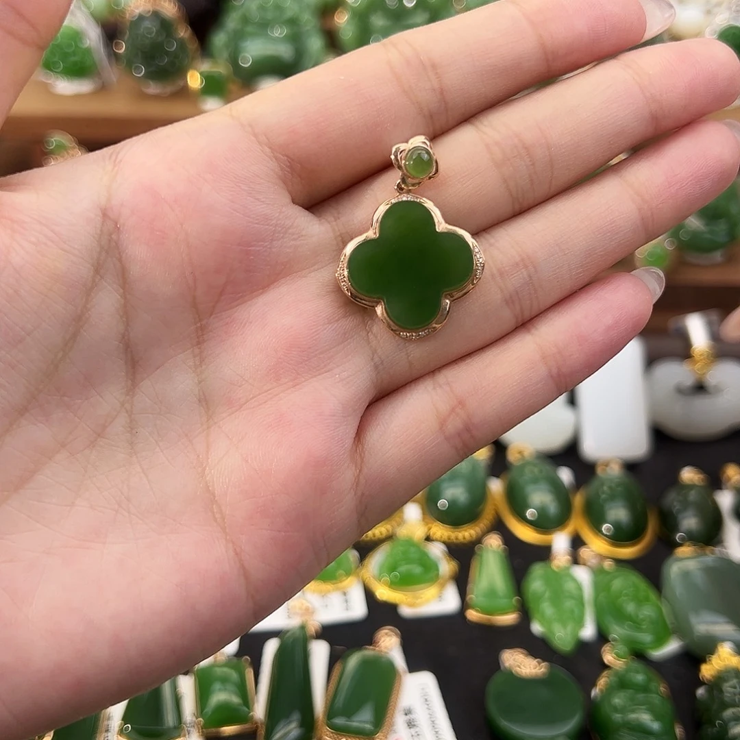 和田玉18K金镶嵌吊坠(不含链)老料四叶草18mm