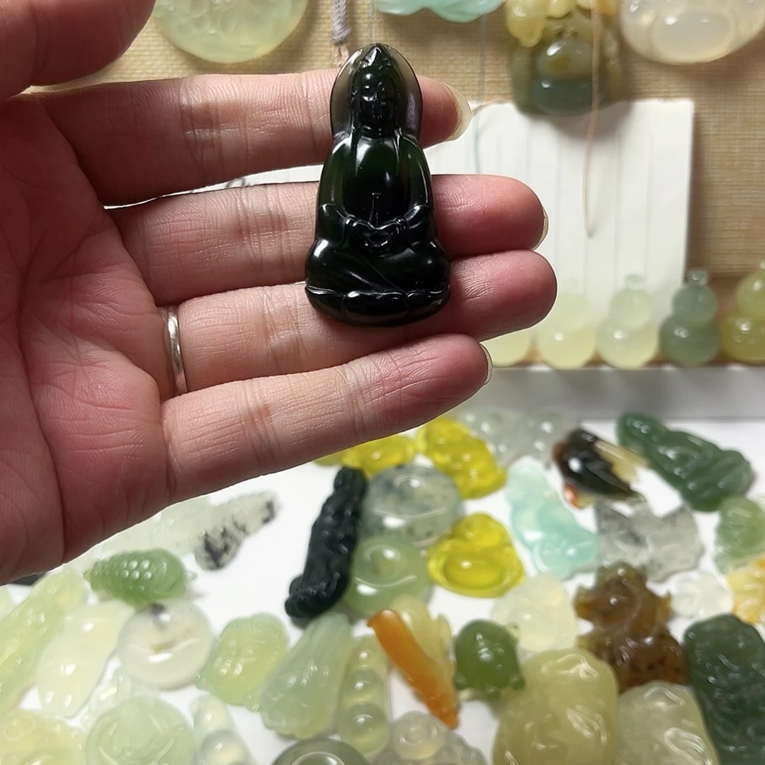 蛇纹石玉未镶嵌颈饰