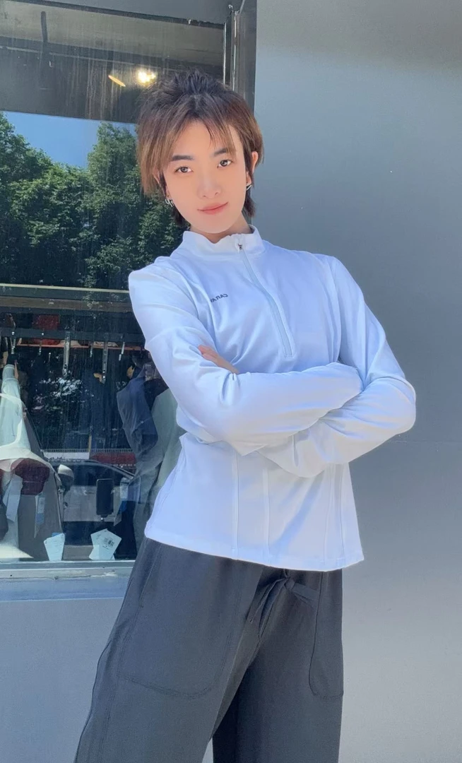 CARAVA/喀尔沃 休闲、运动、修身女款半拉链套头衫