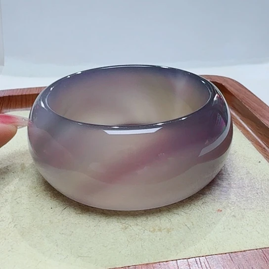 马***粉玛瑙/玉髓手镯未镶嵌