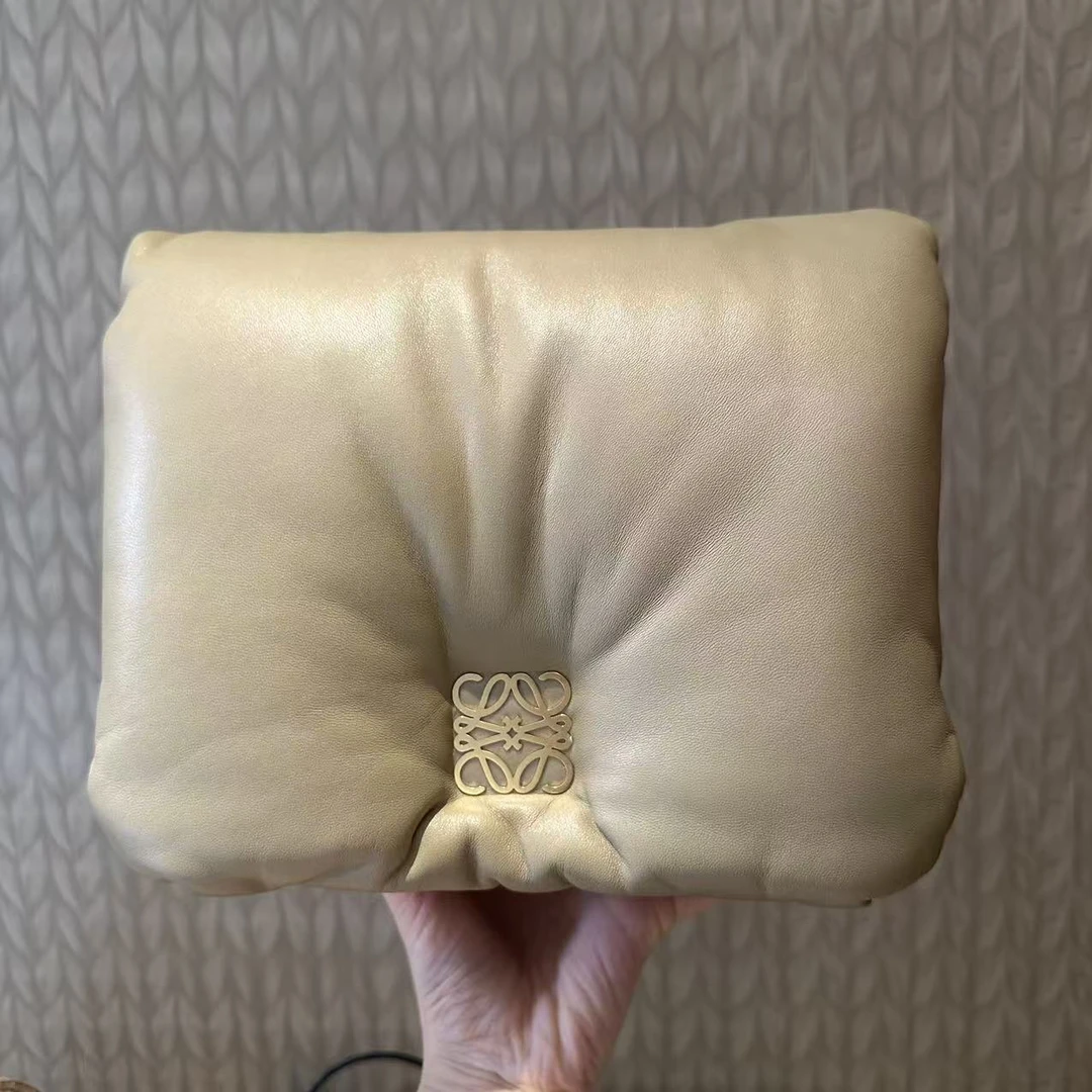 99新 LOEWE/罗意威 罗意威 goya泡芙链条单肩包/JM0021