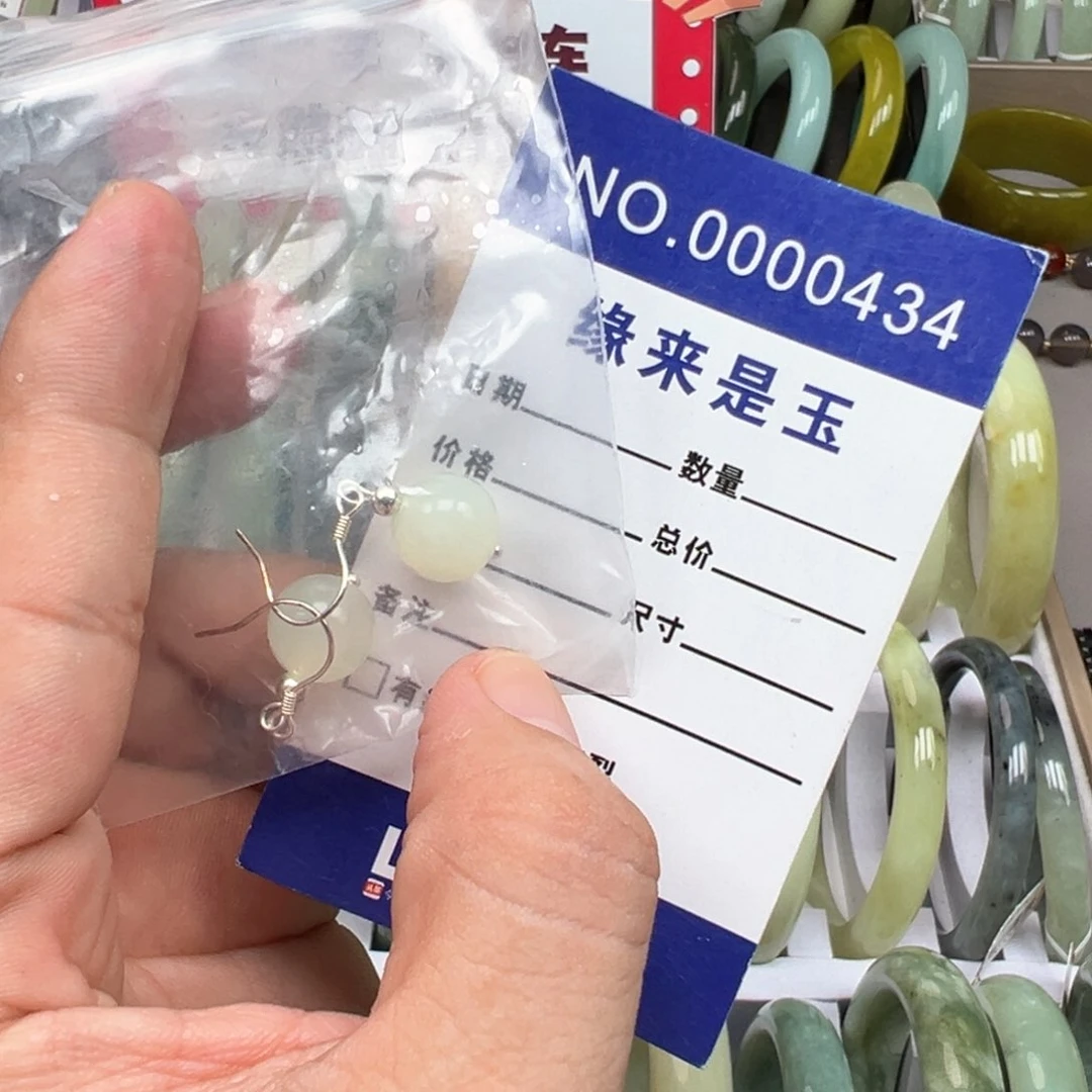 未镶嵌蛇纹石玉耳钉