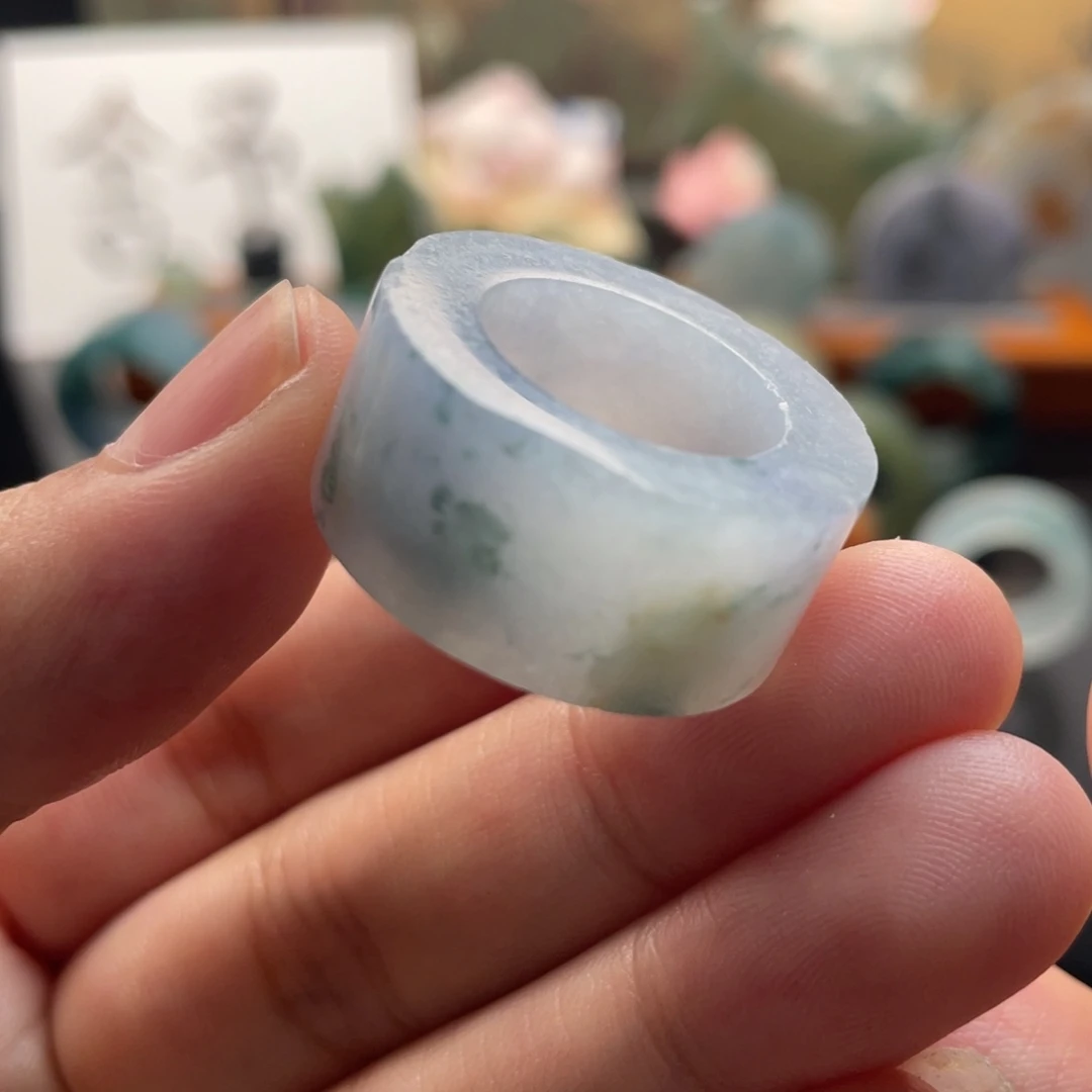 未镶嵌定制翡翠  花丛中