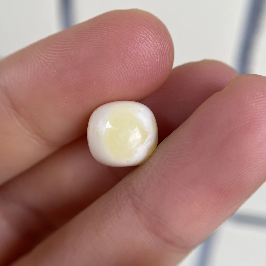 蜜蜡橘黄金白老型配饰10.5×9.5mm,很够用,整体不错