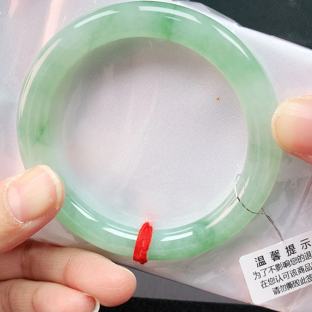 翡翠手镯未镶嵌54圈