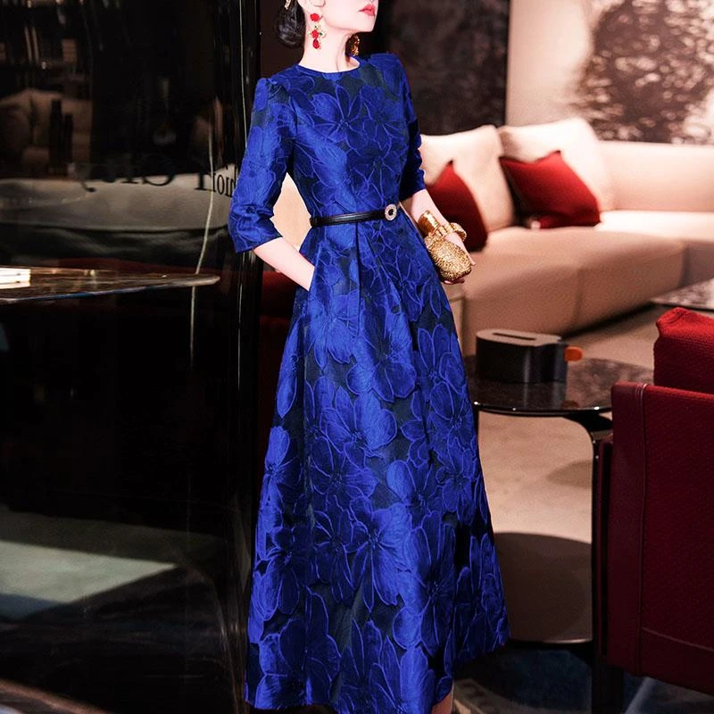 悠姿蝶2025年秋季名媛气质长版高腰a字大摆藏青色花朵刺绣七分袖