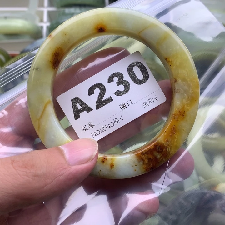 杜***若未镶嵌蛇纹石玉手镯