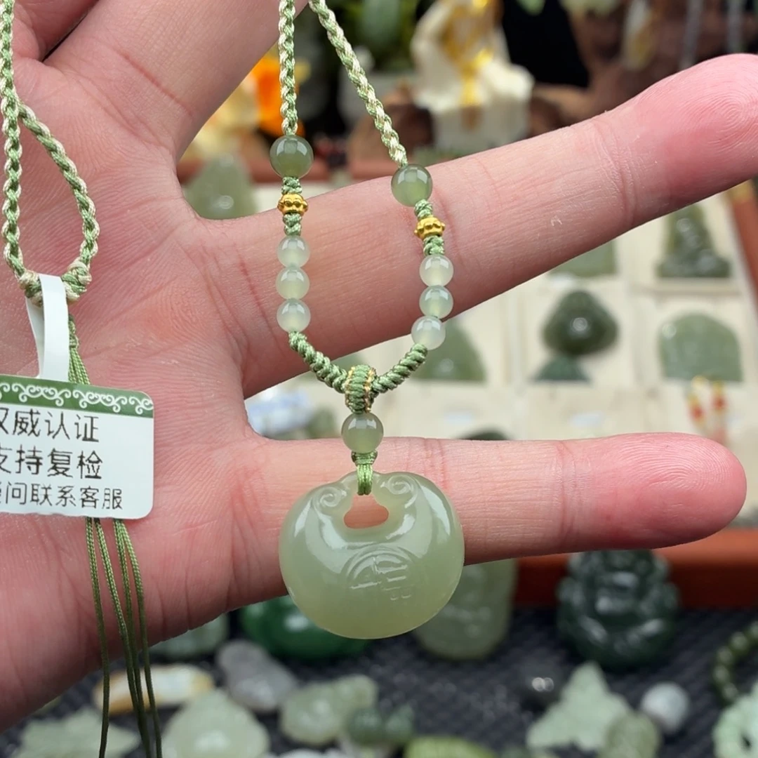 *****和田玉未镶嵌颈饰