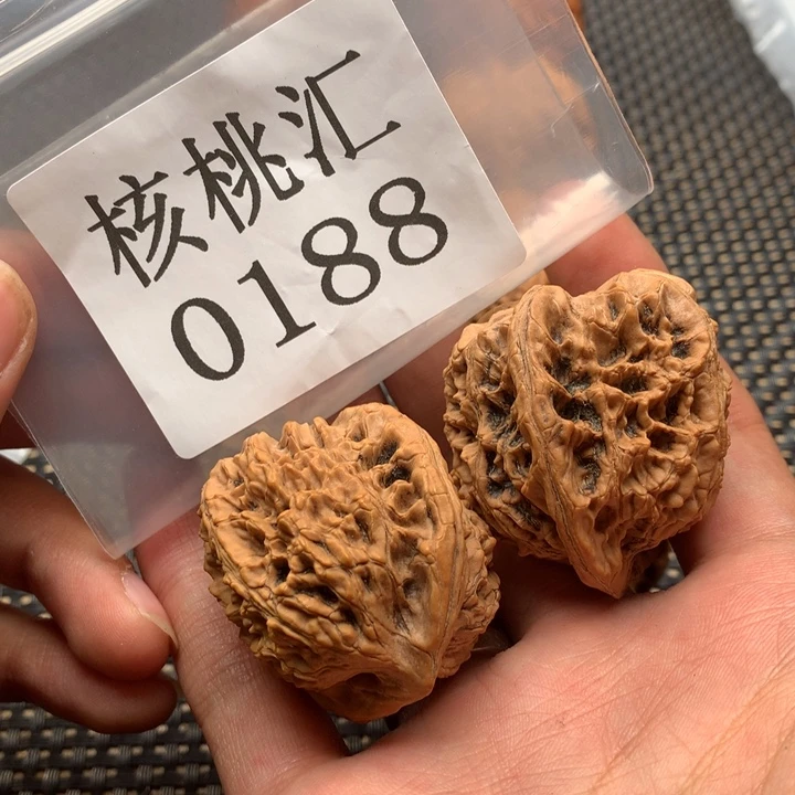 文玩核桃吊坠马老四